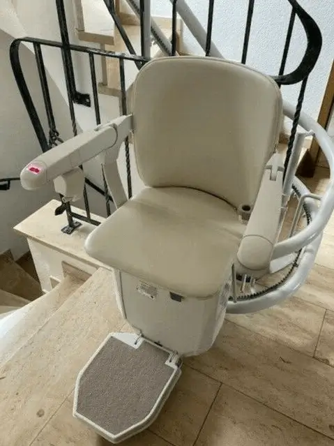 Two-floor curved stairlift top-floor installation in Shidler