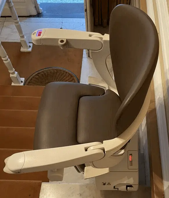 Straight stairlift seat with right-armrest control in Shidler