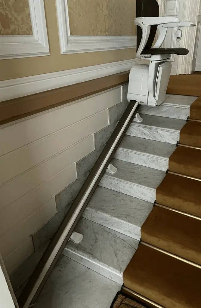Classic 2000 straight stairlift on marble stairs in Shidler